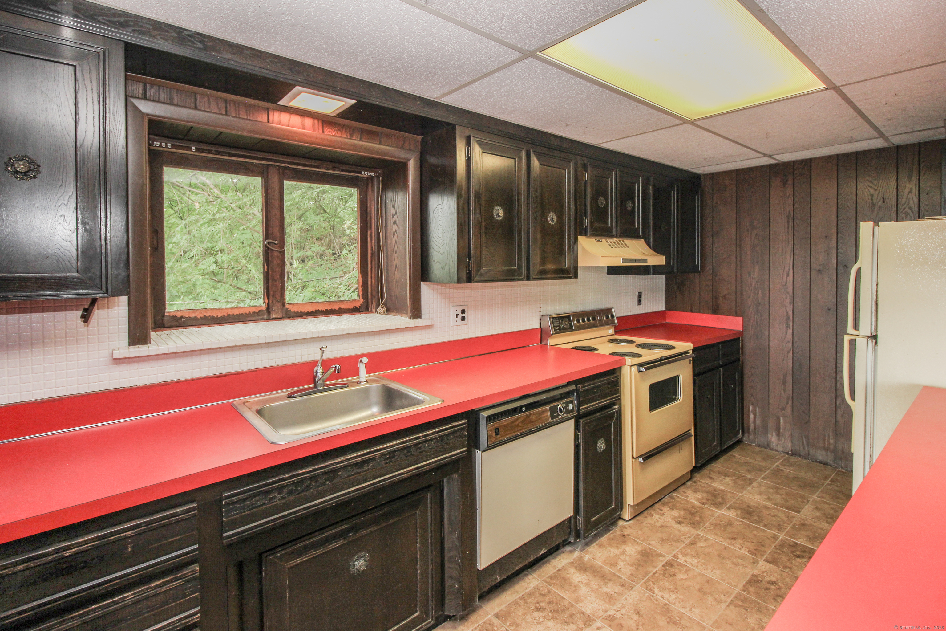 279 Candlewood Lake Road Brookfield, CT 06804 - Photo 35 of 40 a kitchen that has a stove and a microwave