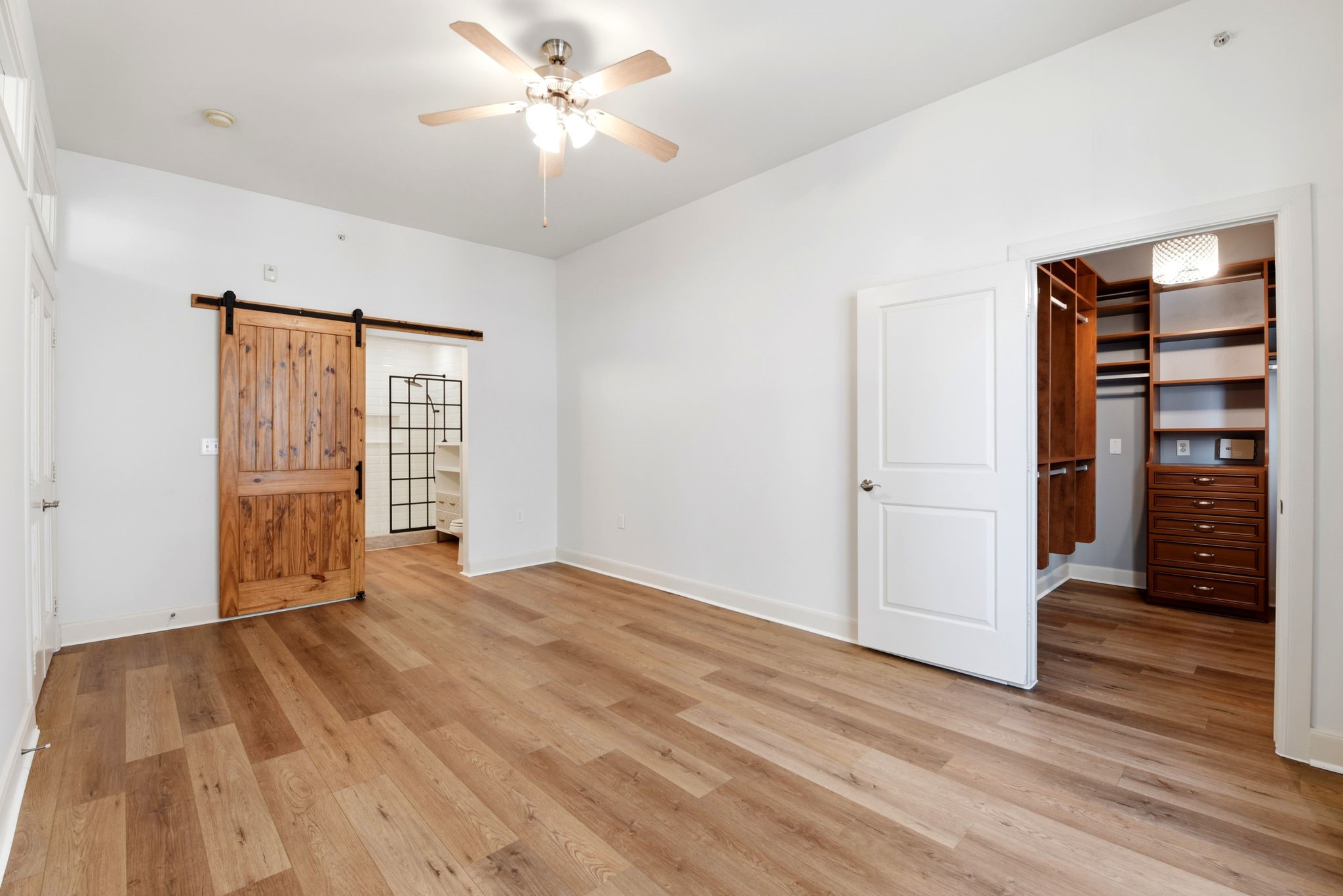 1010 Rosine Street, Unit 43 Houston, TX 77019 - Photo 31 of 48 a view of empty room with wooden floor and fan