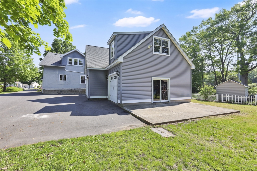 543 Amostown Road West Springfield, MA 01089 - Photo 8 of 42 Gallery Image 8