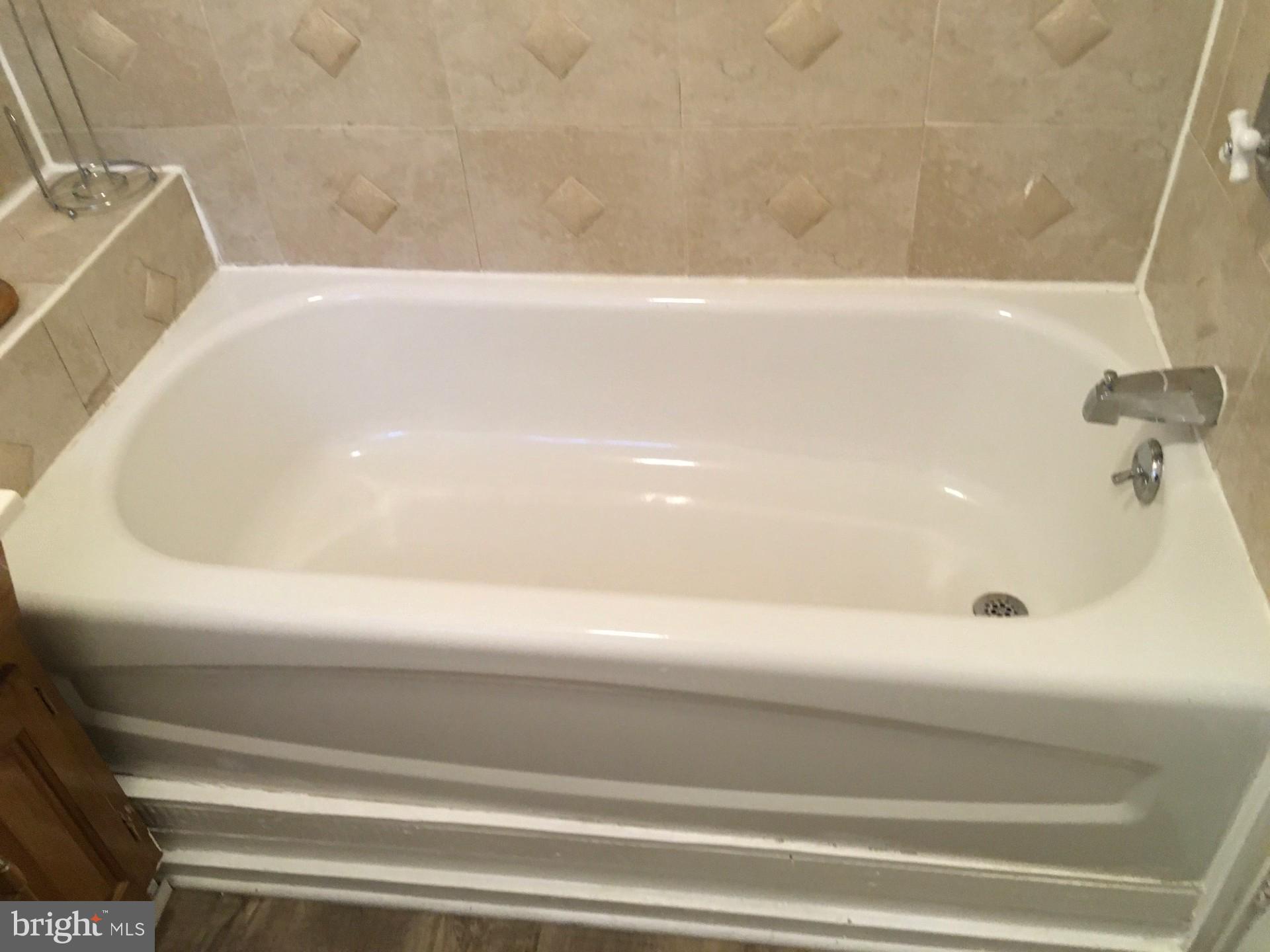 2477 West Cold Spring Lane Baltimore, MD 21215 - Photo 28 of 35 a bathroom with a bathtub