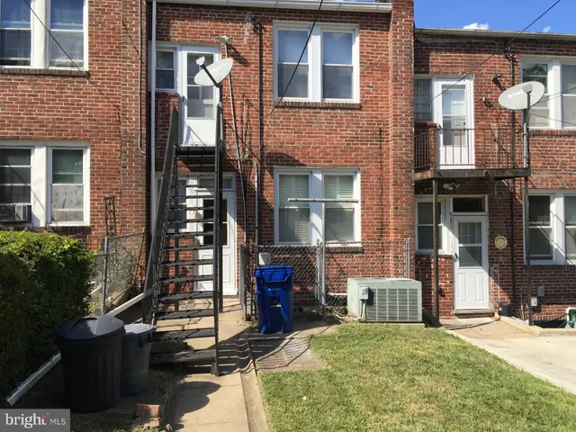 a view of a house with a yard and plants