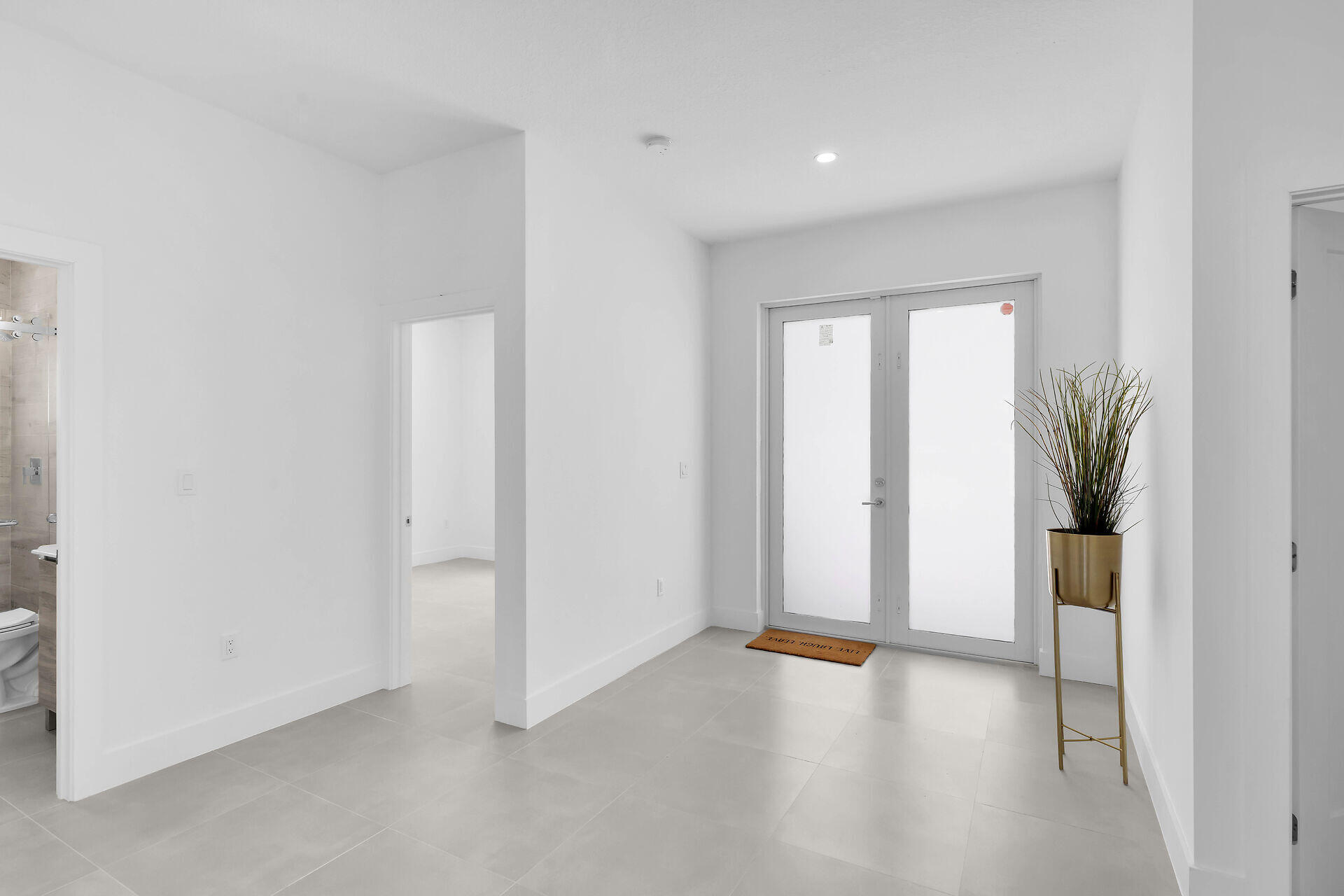 21 Tina Place Key Largo, FL 33037 - Photo 2 of 42 Entrance