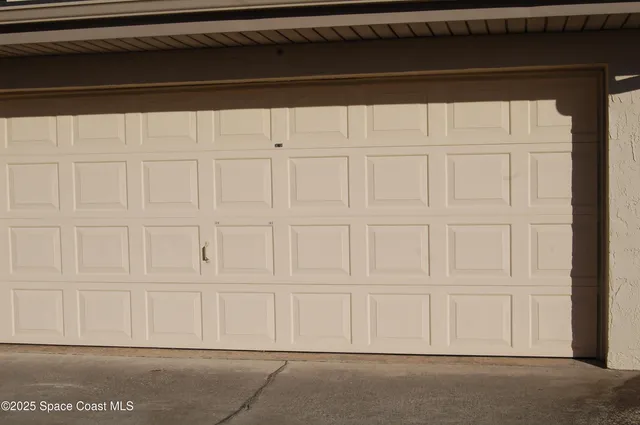a view of a livingroom with an entryway