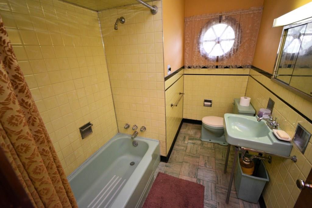 228 Frank Street McKees Rocks, PA 15136 - Photo 12 of 25