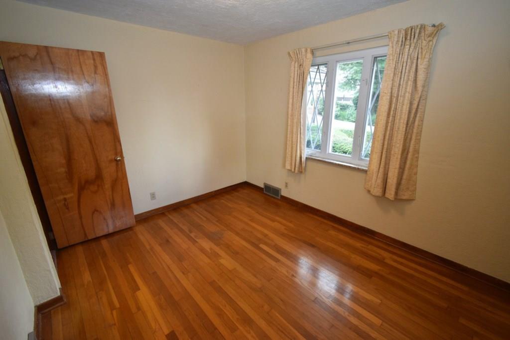 228 Frank Street McKees Rocks, PA 15136 - Photo 13 of 25