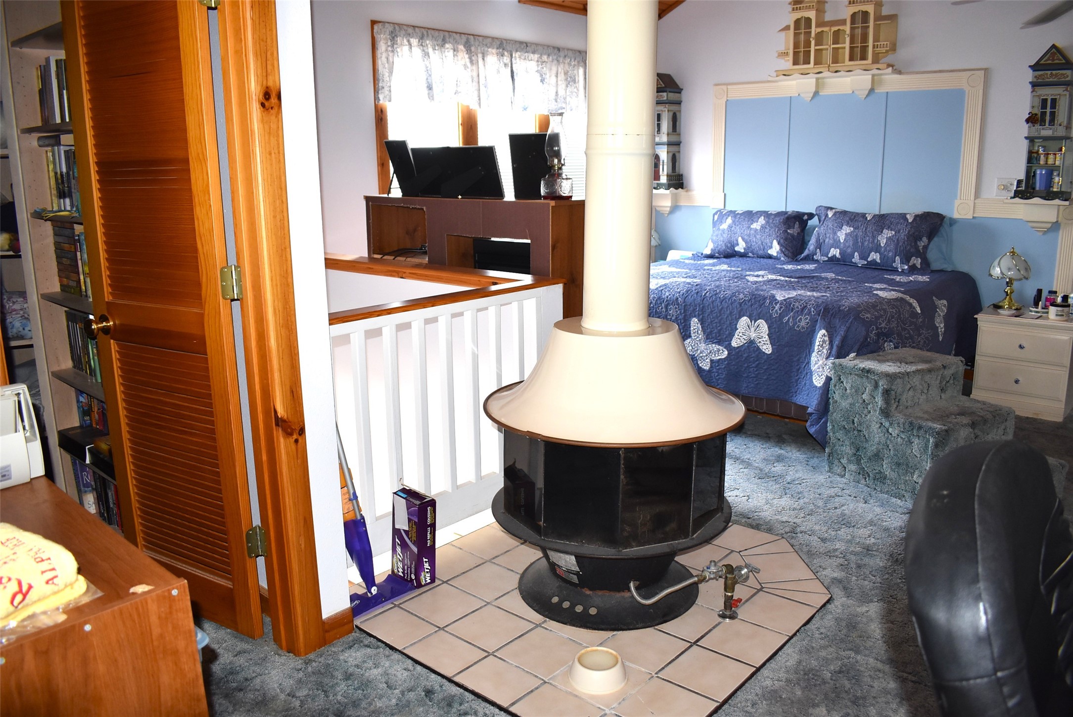 1657 County Road Sargent, TX 77414 - Photo 28 of 50 a living room with furniture a flat screen tv and a fireplace