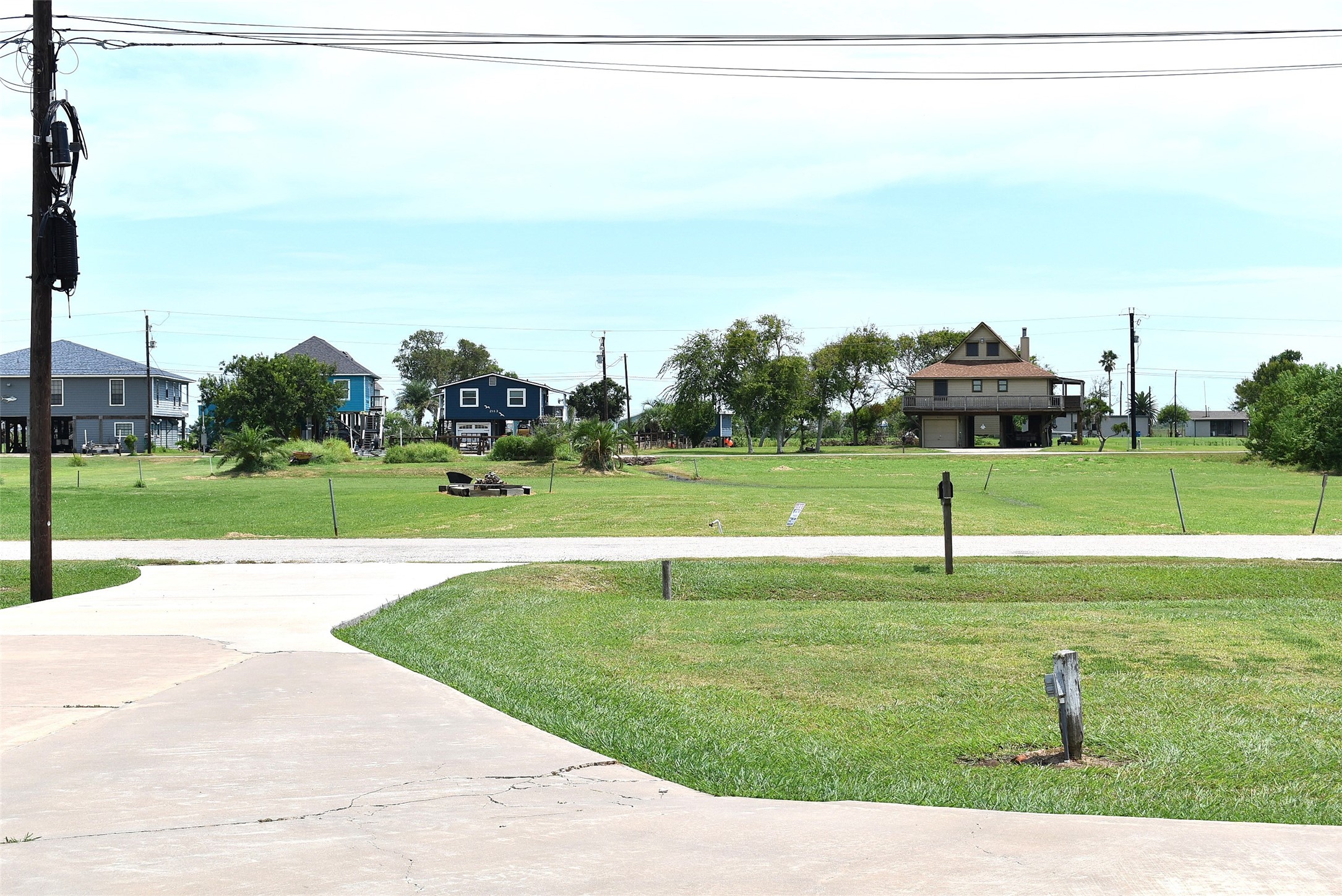 1657 County Road Sargent, TX 77414 - Photo 41 of 50 a view of a basketball court
