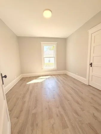 $2,000 | 450 South 4th Street, Unit 1, Aurora, IL 60505