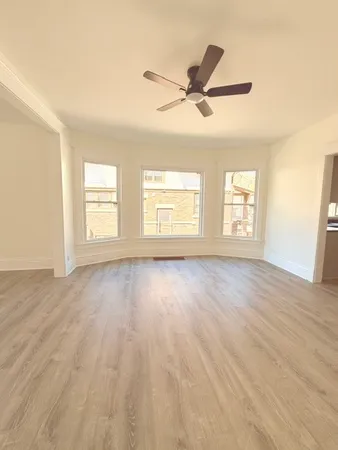 $2,000 | 450 South 4th Street, Unit 1, Aurora, IL 60505