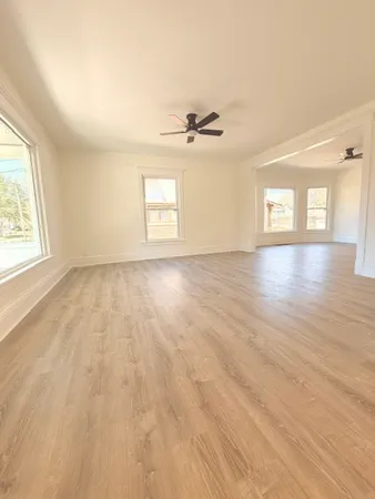 $2,000 | 450 South 4th Street, Unit 1, Aurora, IL 60505