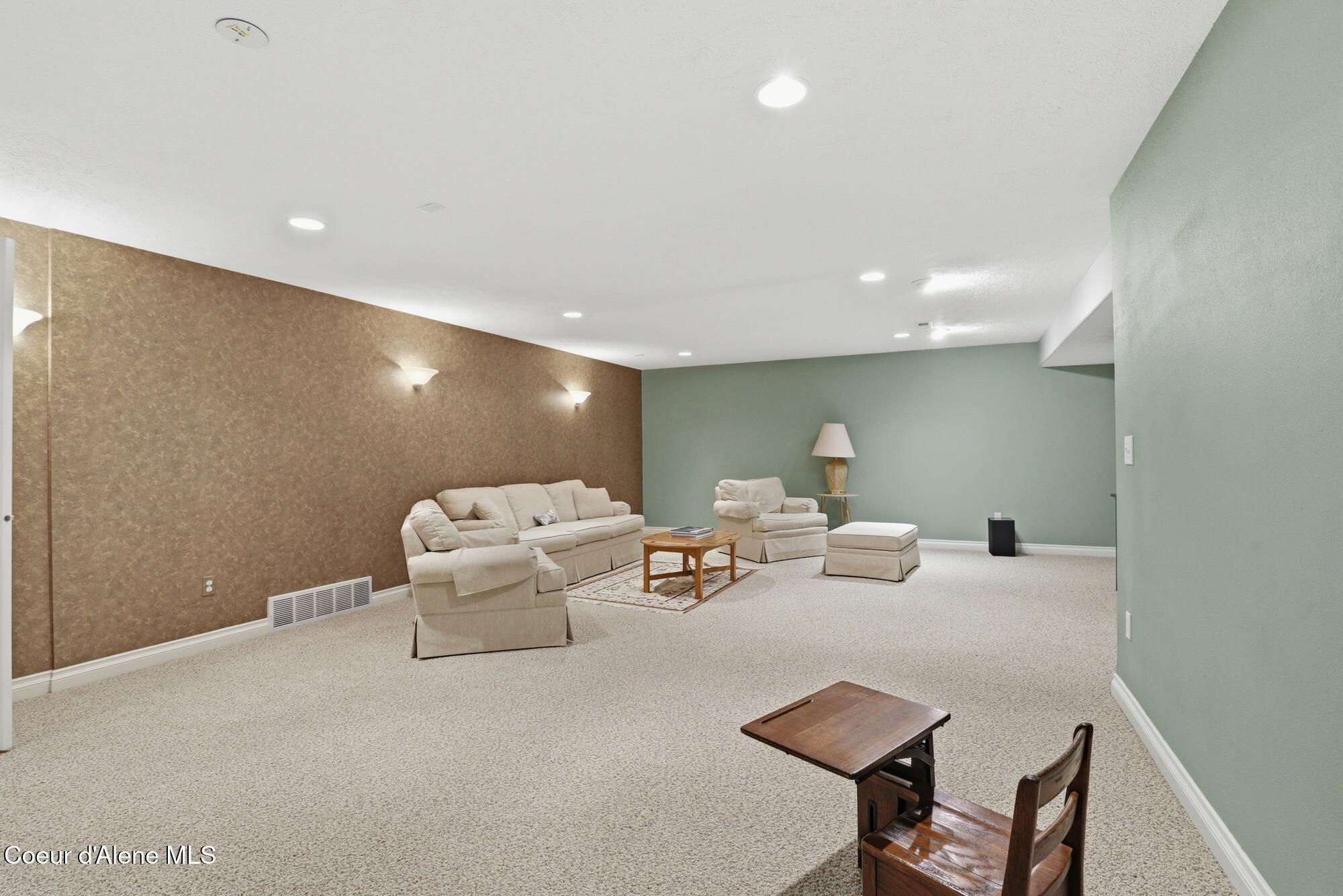 6909 West Ridgeway Road Deer Park, WA 99006 - Photo 37 of 70 downstairs fam 2