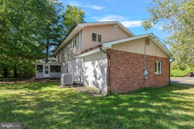 a view of a back yard of the house