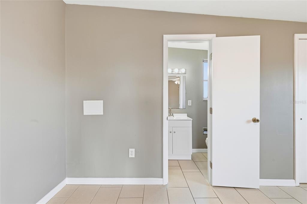 363 Glen Oak Road Venice, FL 34293 - Photo 32 of 53 an empty room with a bathroom and mirror