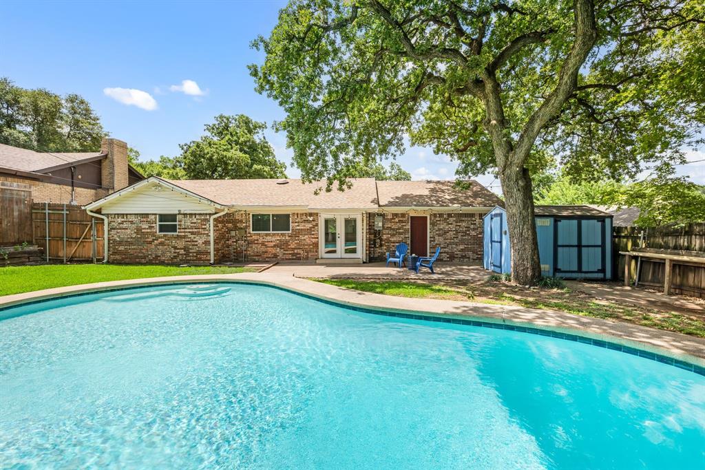 a view of a house with swimming pool and yard
