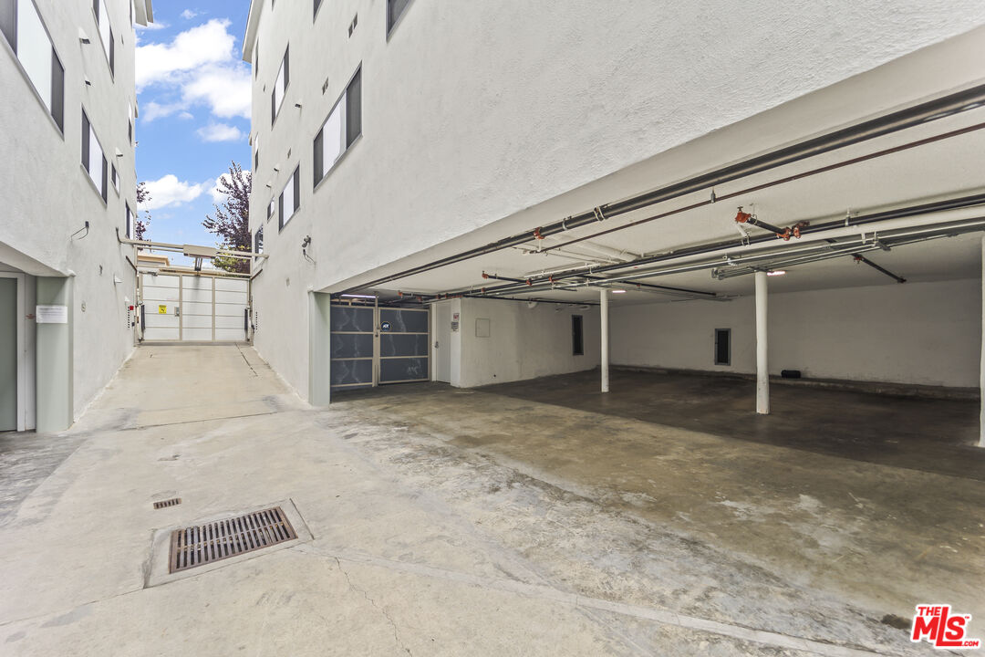 1264 9th Street, Unit J Santa Monica, CA 90401 - Photo 21 of 23