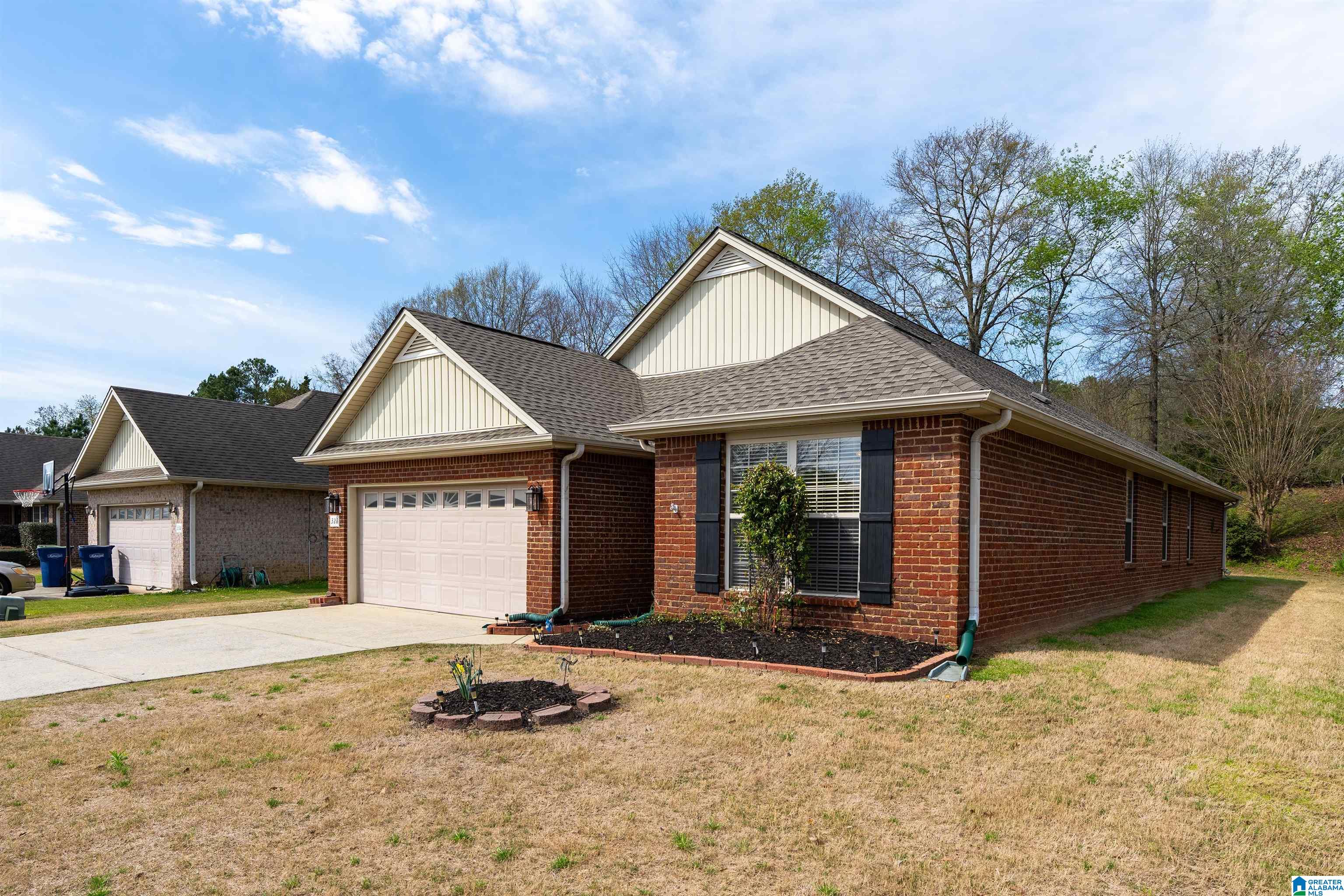 328 Vincent Street Alabaster, AL 35007 - Photo 2 of 24