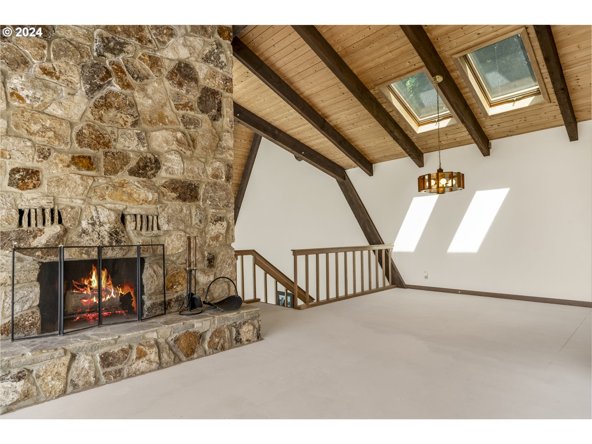 94515 Highway 101 Yachats, OR 97498 - Photo 16 of 45 a view of an entryway