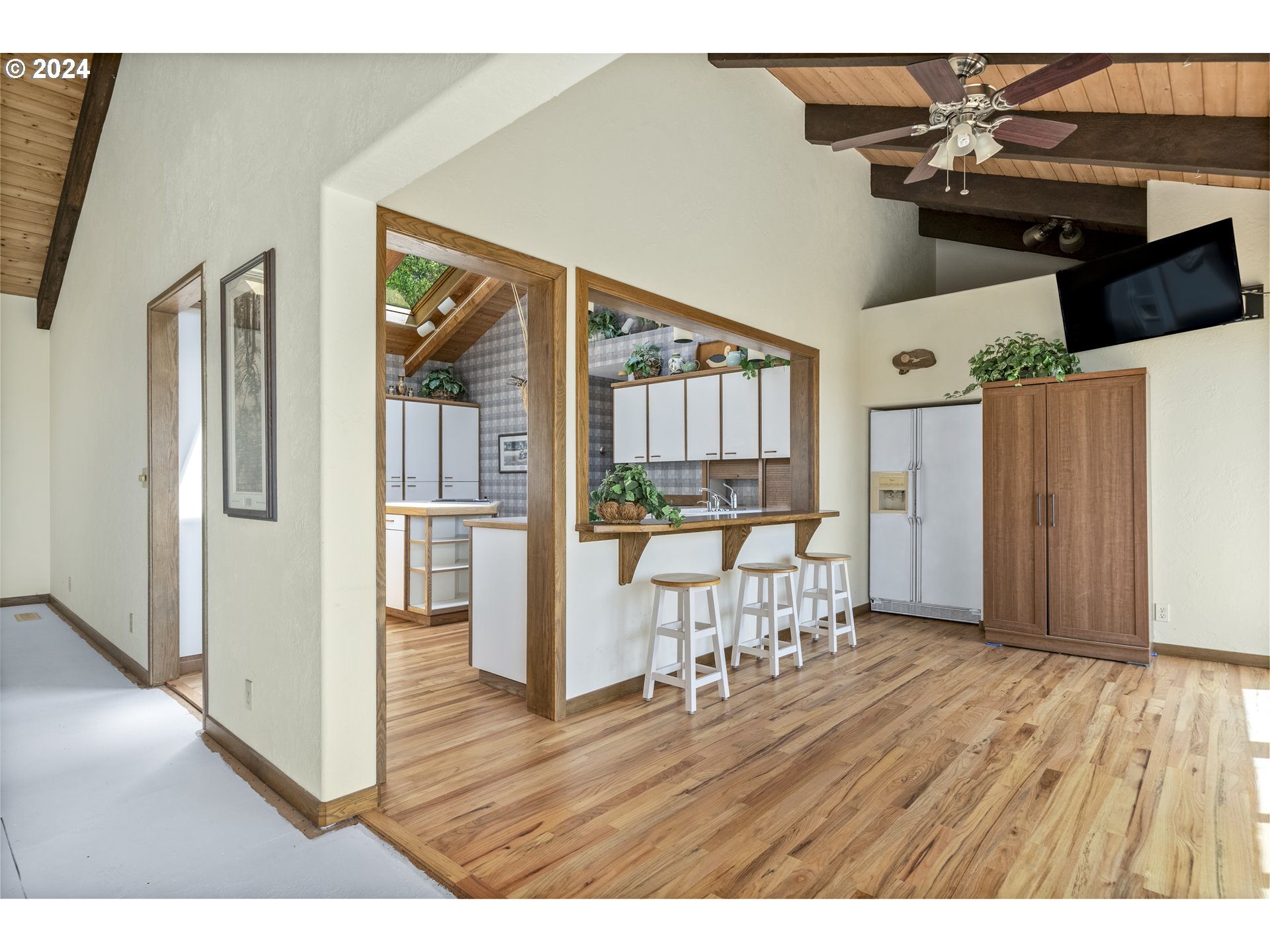 94515 Highway 101 Yachats, OR 97498 - Photo 21 of 45 a view interior of the house and wooden floor