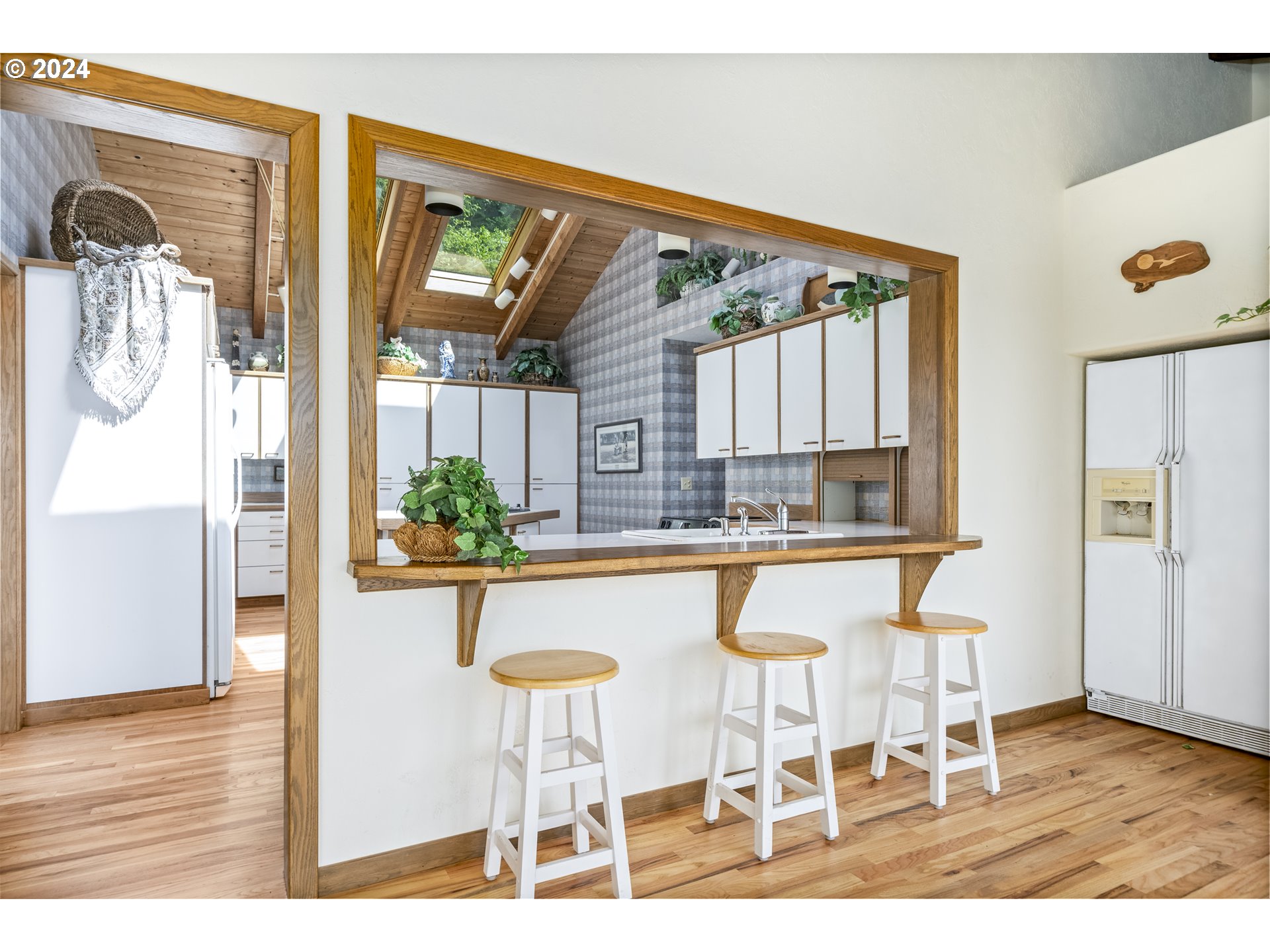 94515 Highway 101 Yachats, OR 97498 - Photo 22 of 45 a kitchen with a table and chairs