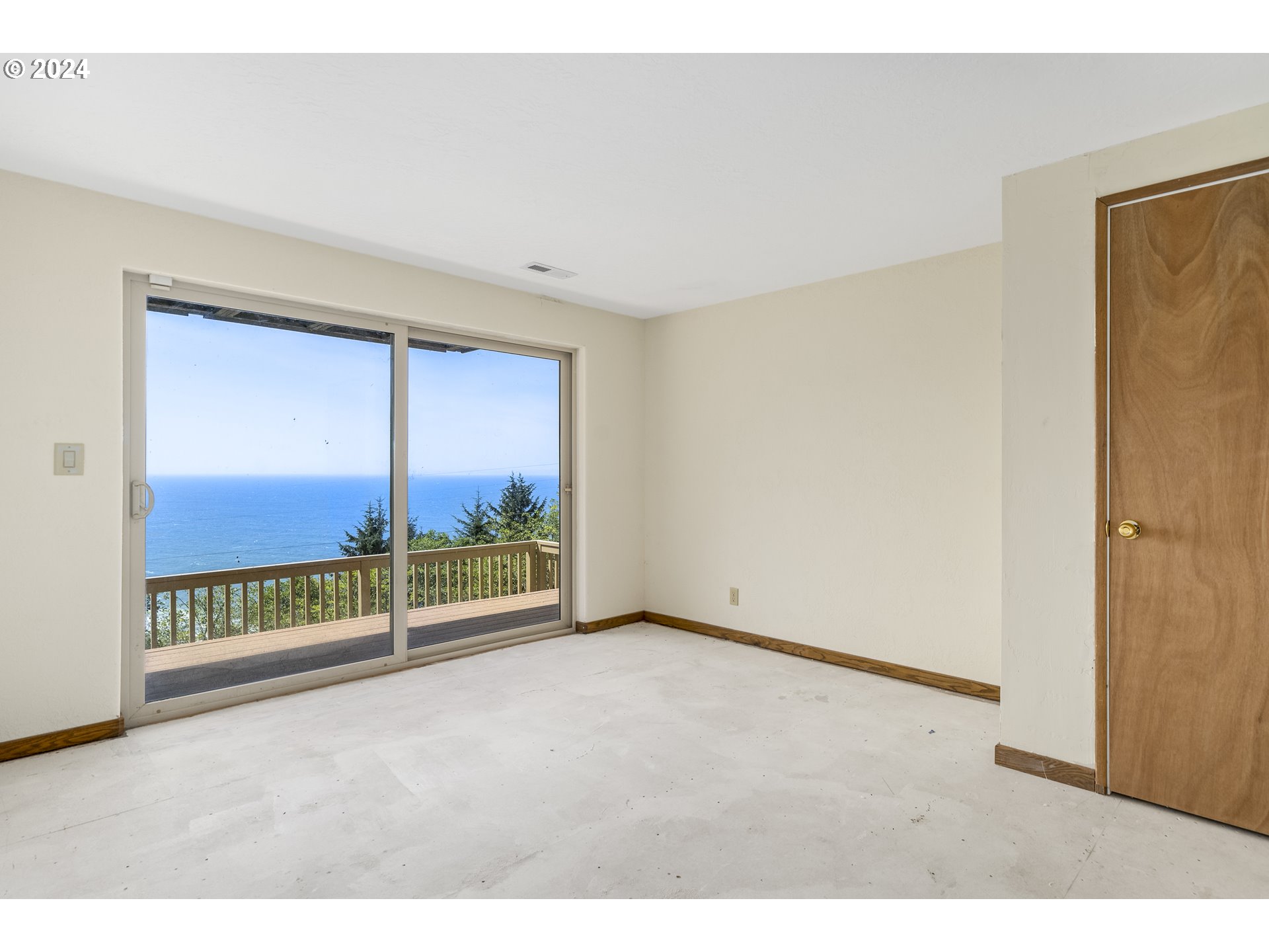 94515 Highway 101 Yachats, OR 97498 - Photo 31 of 45 a view of an empty room with sliding door