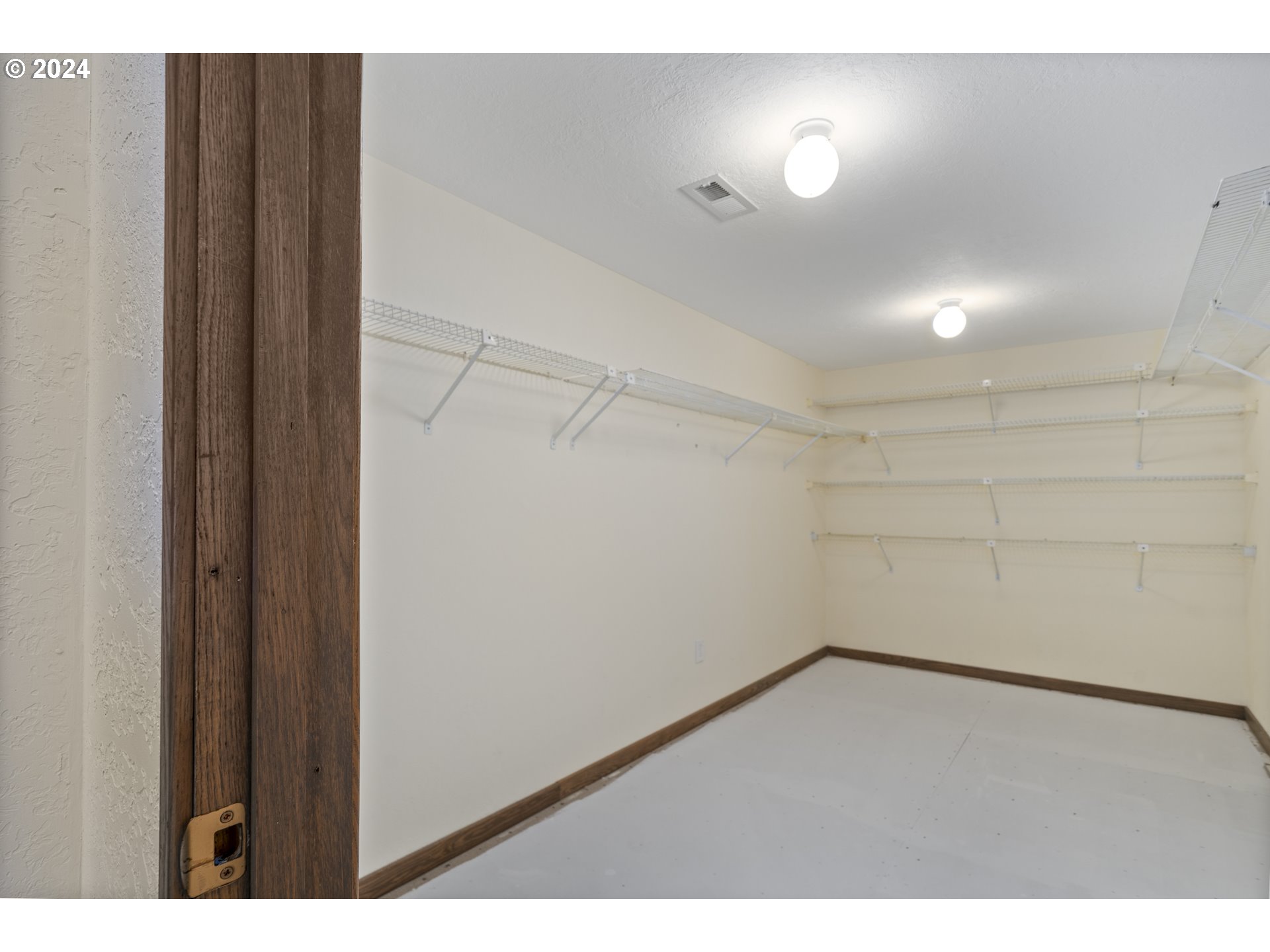 94515 Highway 101 Yachats, OR 97498 - Photo 33 of 45 a view of an empty room