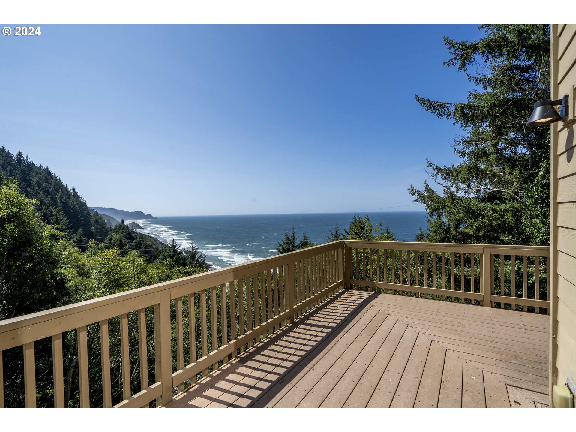 94515 Highway 101 Yachats, OR 97498 - Photo 39 of 45 a view of balcony with wooden floor and city view