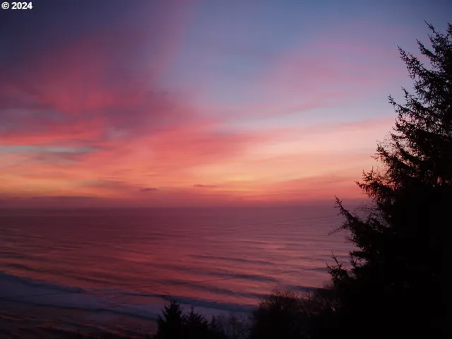 $1,000,000 | 94515 Highway 101, Yachats, OR 97498