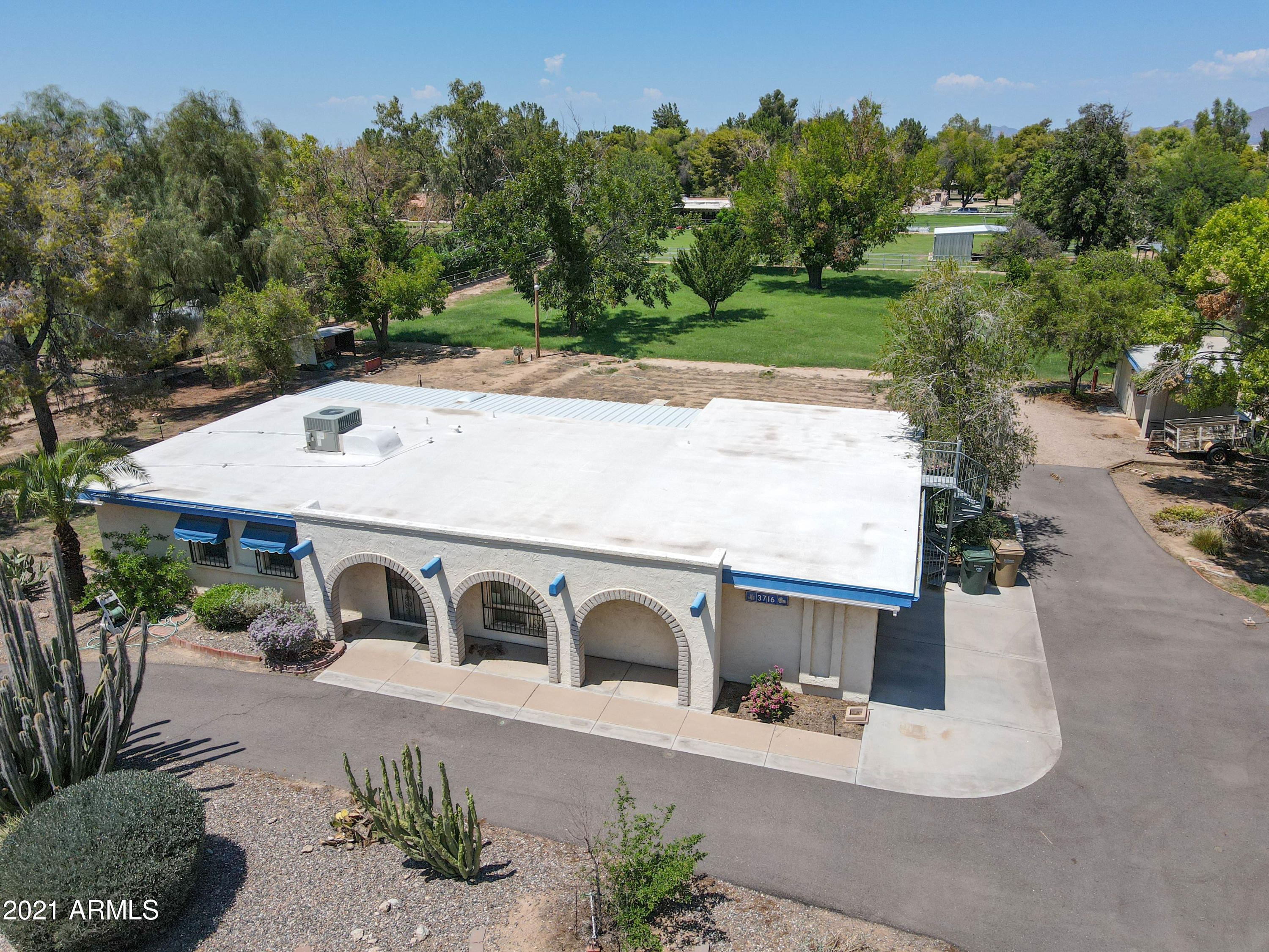 3716 East Vineyard Road Phoenix, AZ 85042 - Photo 3 of 11 3716 Vineyard-26