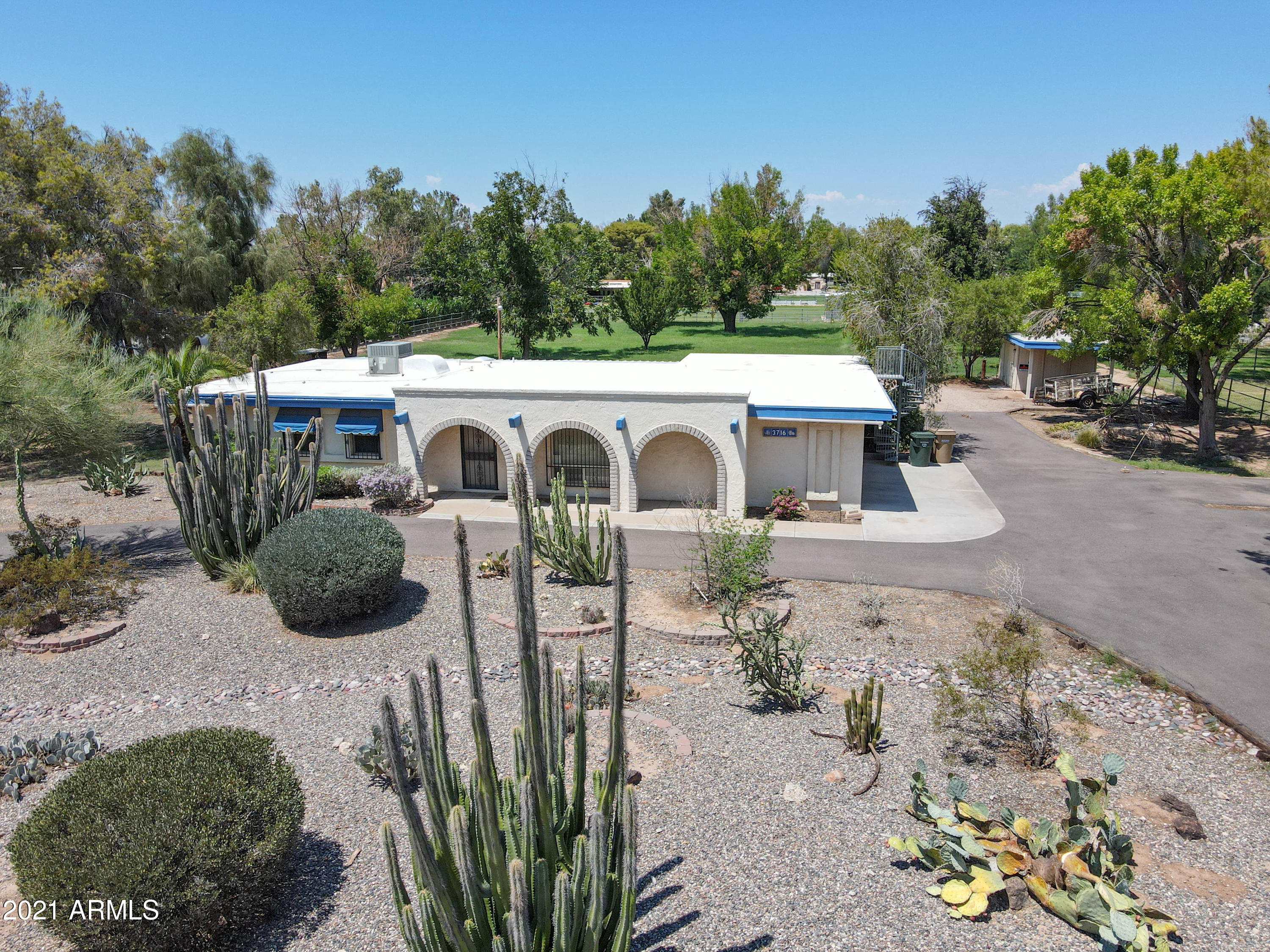 3716 East Vineyard Road Phoenix, AZ 85042 - Photo 4 of 11 3716 Vineyard-37