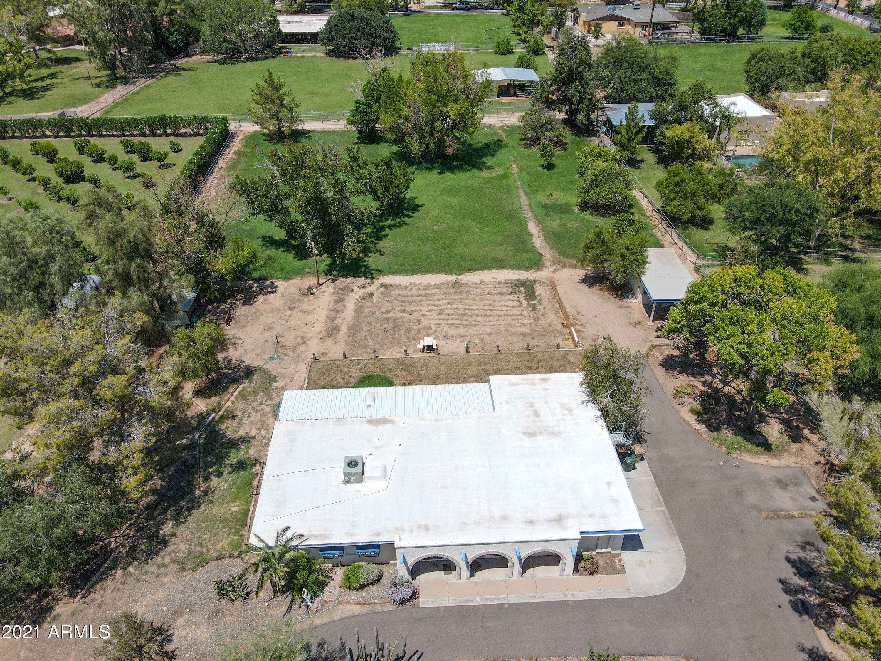 3716 East Vineyard Road Phoenix, AZ 85042 - Photo 7 of 11 3716 Vineyard-6
