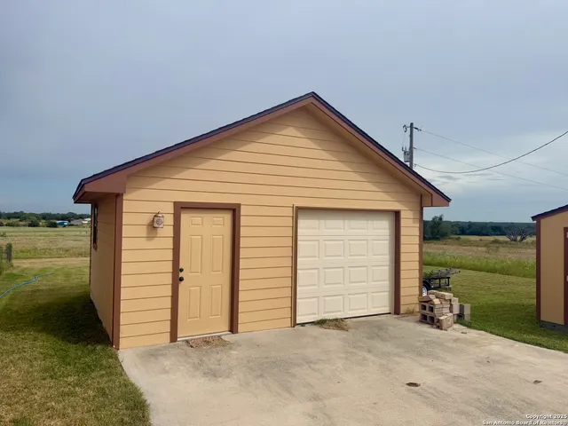 $415,000 | 1662 Sand Branch, Bigfoot, TX 78005