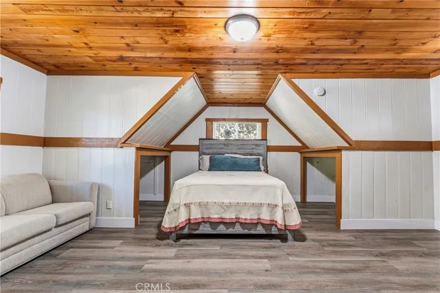 a view of entryway with a front door