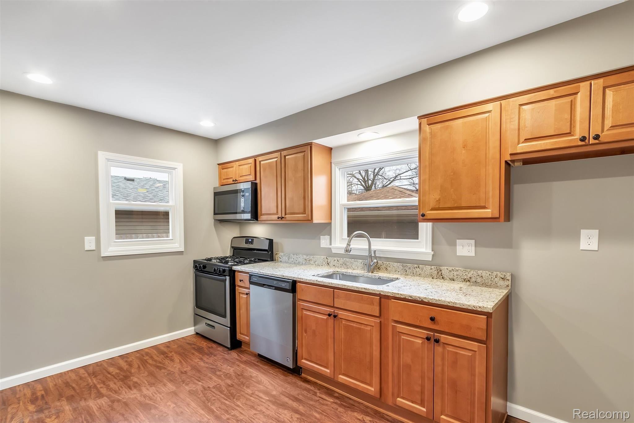 7586 Pelham Road Taylor, MI 48180 - Photo 11 of 46 KITCHEN/MAPLE CABINETS