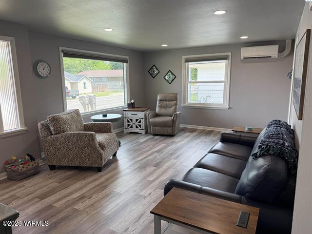 815 Ellen Avenue Prosser, WA 99350 - Photo 6 of 16 a living room with furniture and a window
