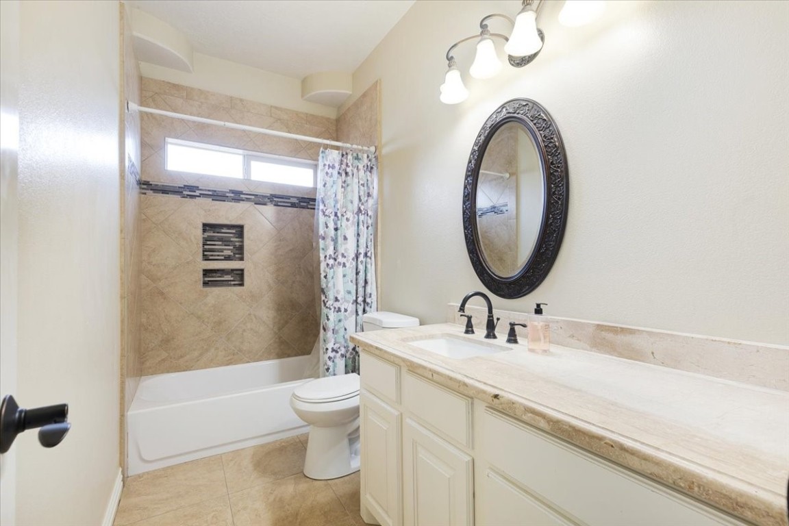 28802 Smalley Road Hockley, TX 77447 - Photo 18 of 29 Secondary Bathroom