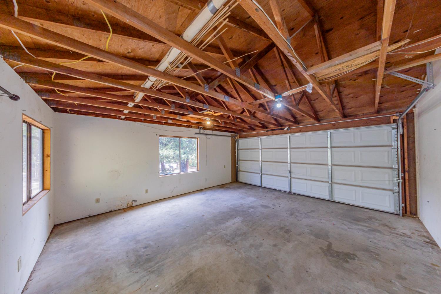 42634 Springwood Road Oakhurst, CA 93644 - Photo 34 of 40 two car garage