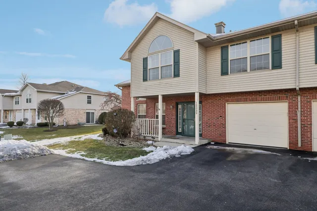 $242,500 | 12539 Quinn Drive, Unit 402, Alsip, IL 60803