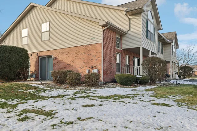 $242,500 | 12539 Quinn Drive, Unit 402, Alsip, IL 60803