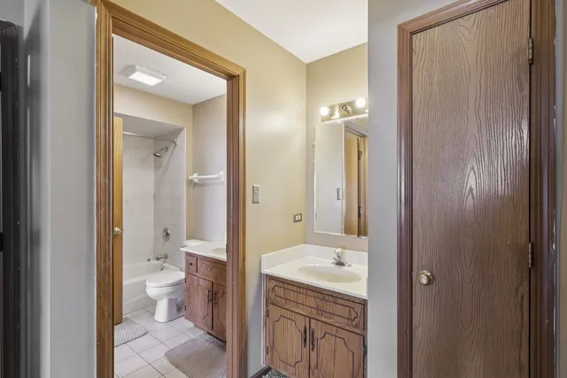 $242,500 | 12539 Quinn Drive, Unit 402, Alsip, IL 60803