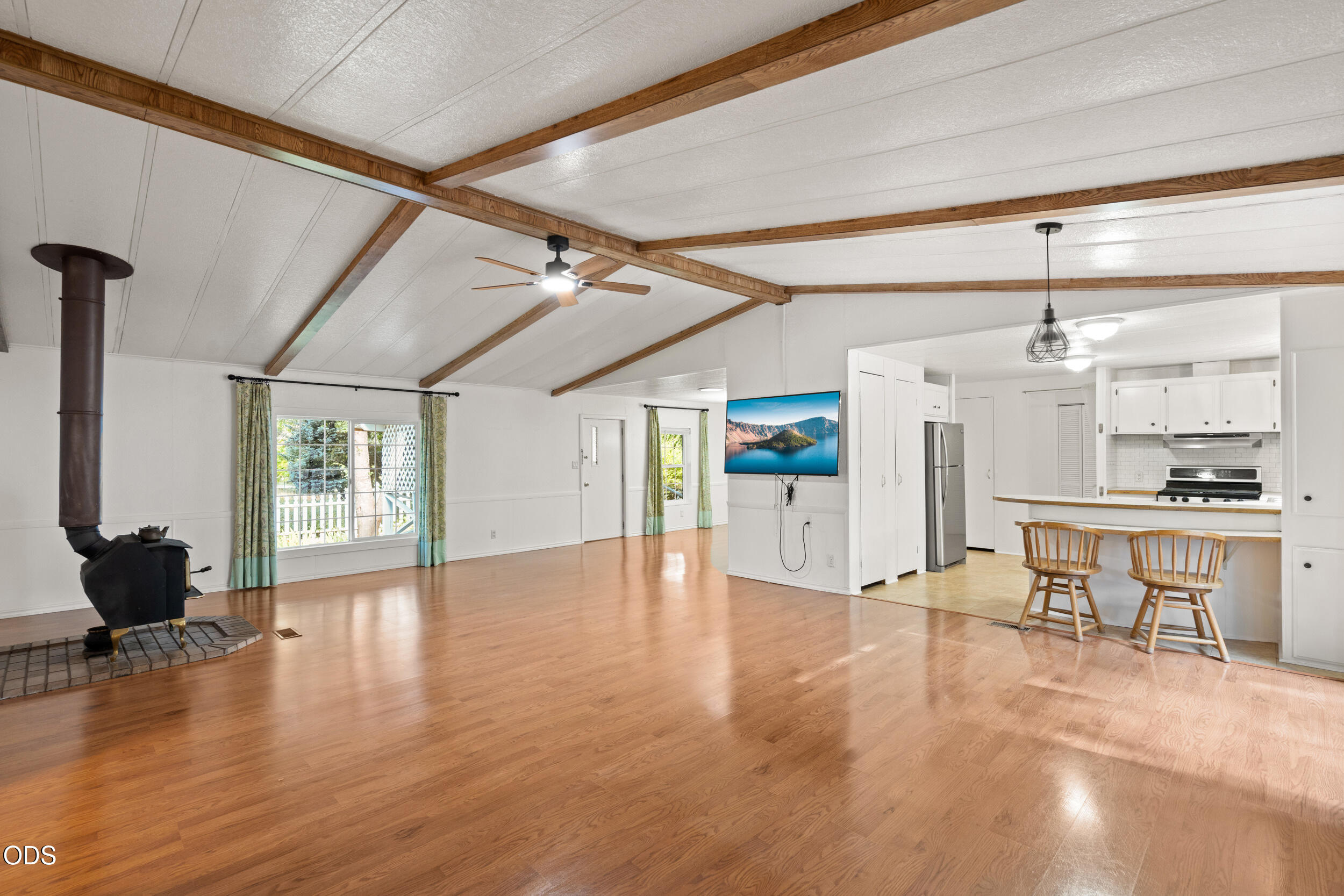315 Queens Branch Road Rogue River, OR 97537 - Photo 7 of 39 Gallery Image 7