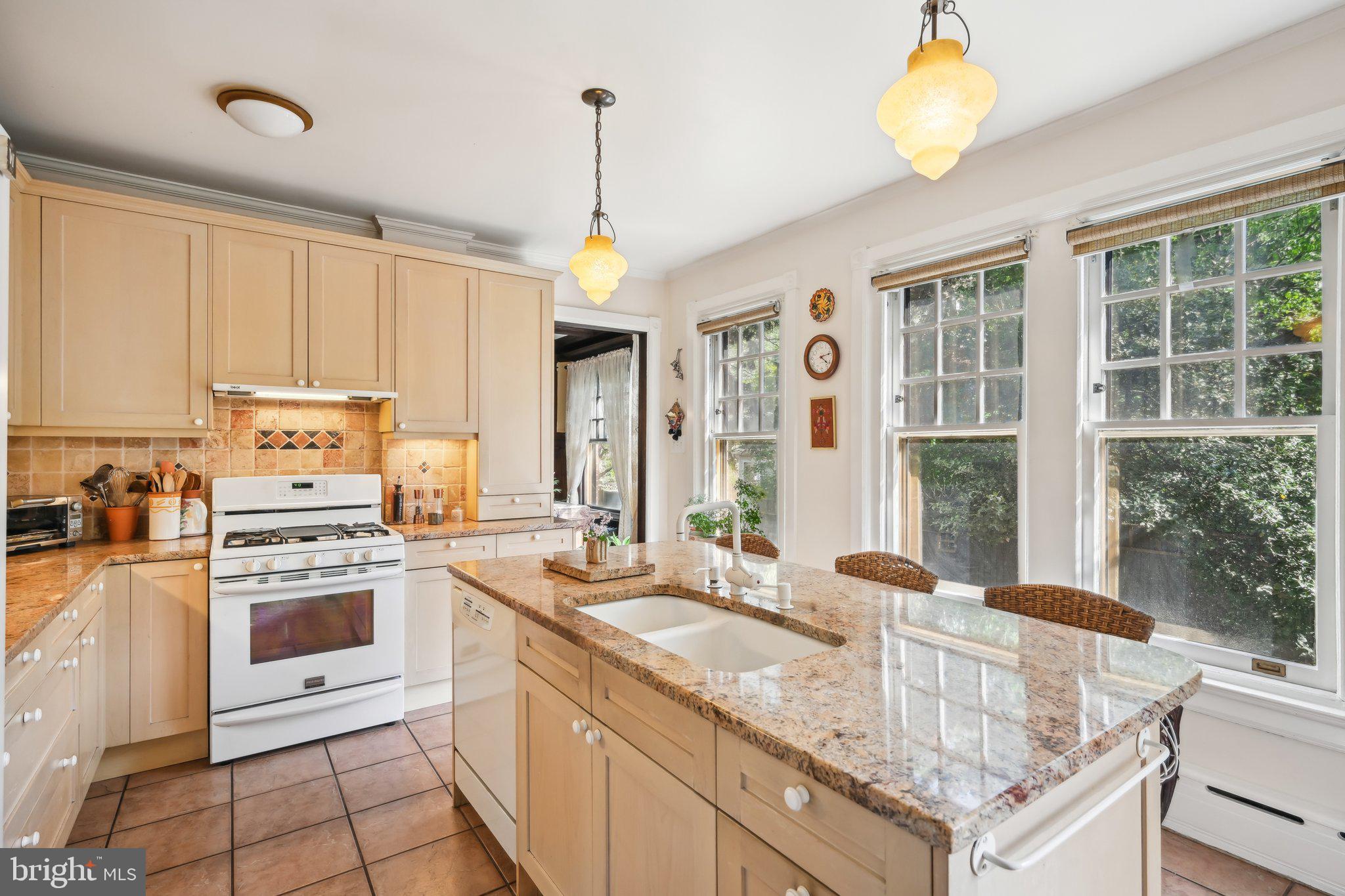526 South 46th Street Philadelphia, PA 19143 - Photo 18 of 64