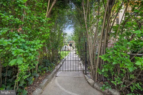$1,200,000 | 526 South 46th Street, Philadelphia, PA 19143