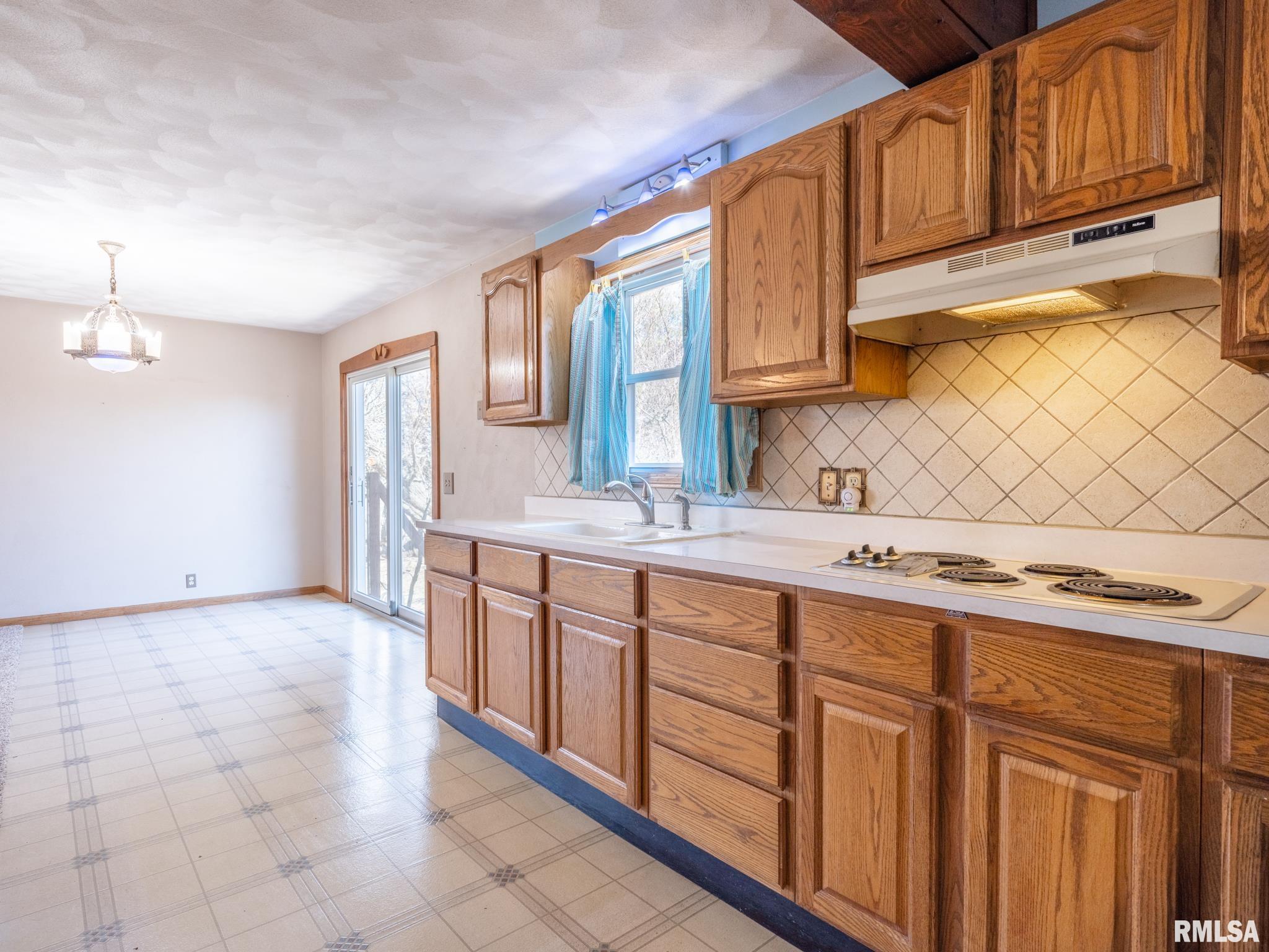 9736 North Manito Road Manito, IL 61546 - Photo 14 of 48 Gallery Image 14