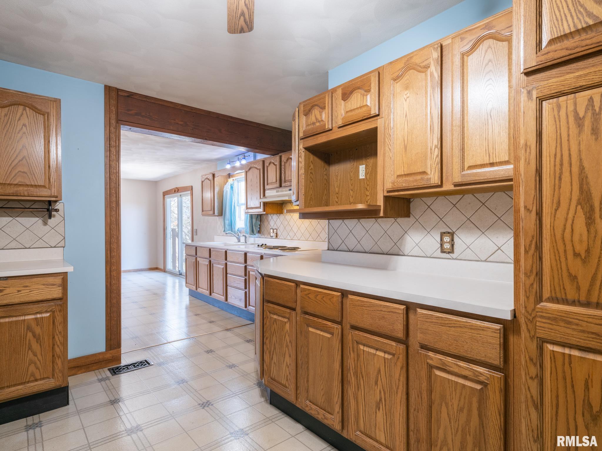 9736 North Manito Road Manito, IL 61546 - Photo 15 of 48 Gallery Image 15