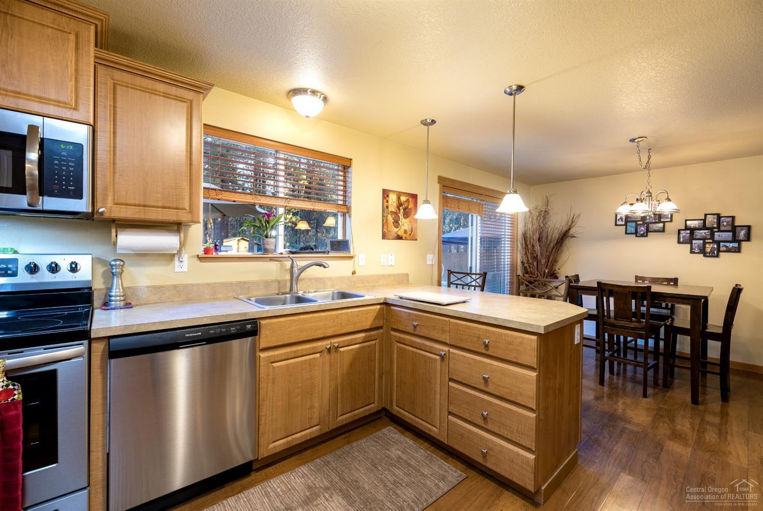 19262 Shoshone Road Bend, OR 97702 - Photo 9 of 25 Gallery Image 9