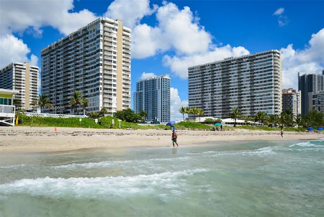 $2,750 | 1980 South Ocean Drive, Unit 14M, Hallandale Beach, FL 33009