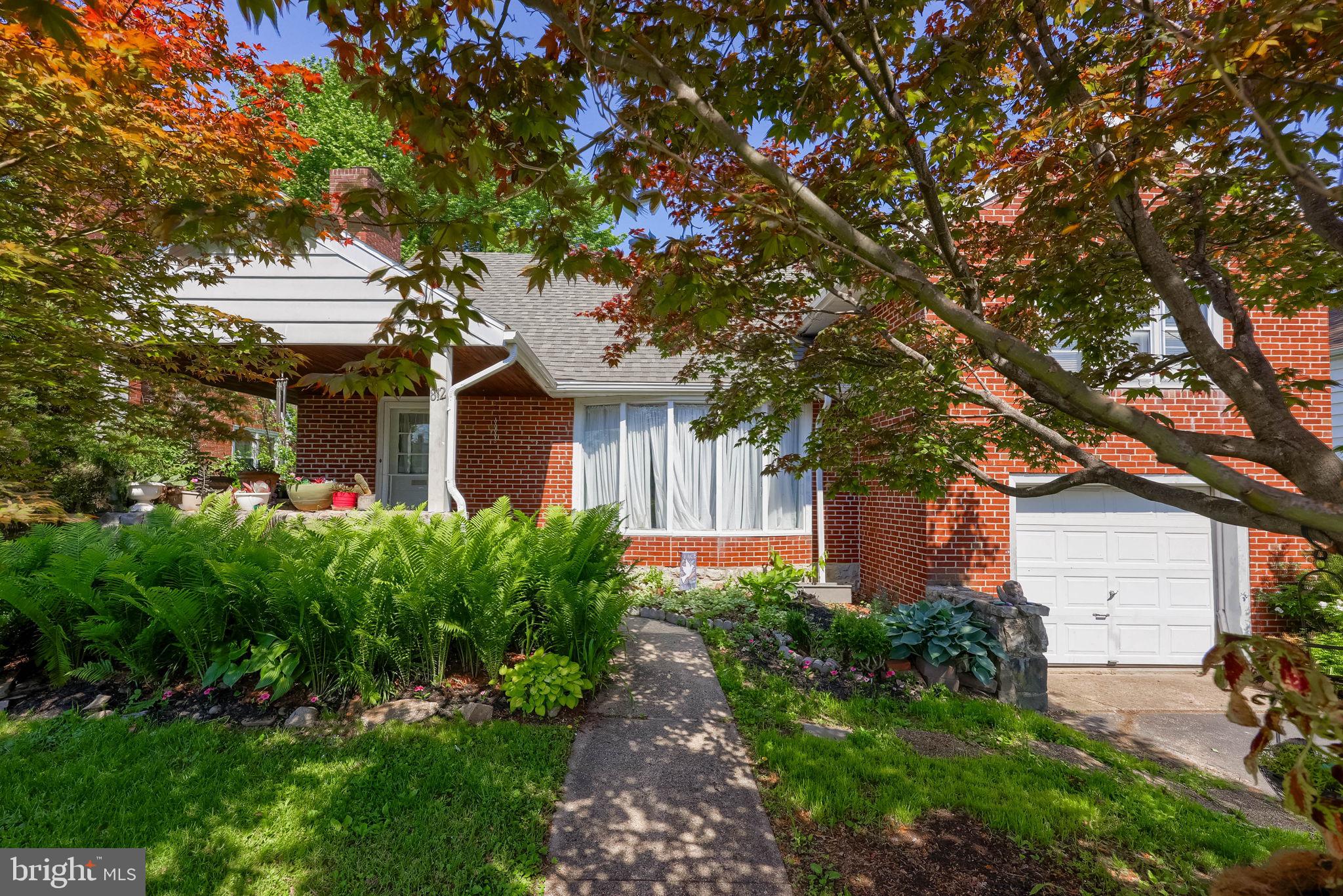 812 Brighton Avenue Reading, PA 19606 - Photo 4 of 33