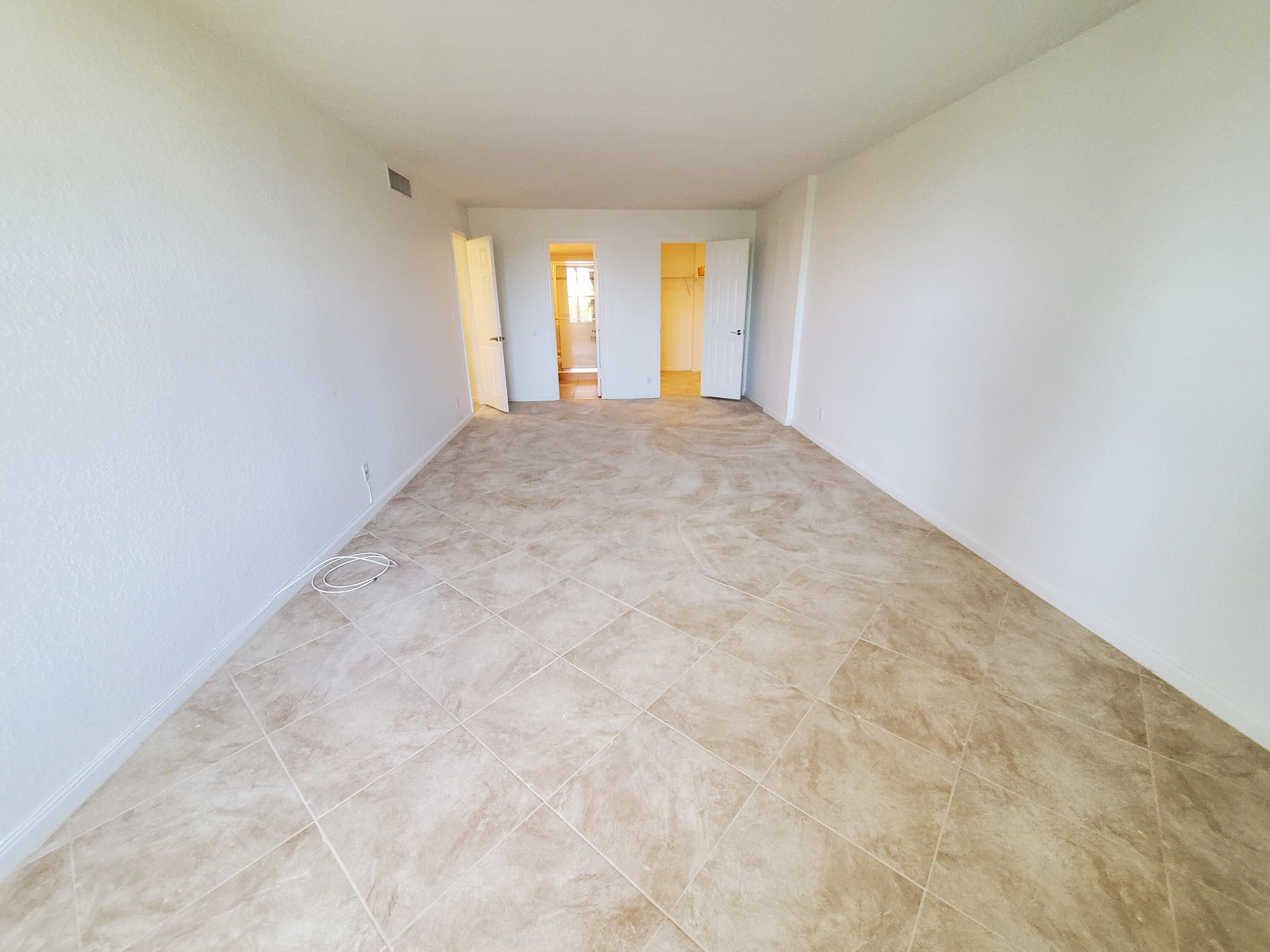 1000 Spanish River Road, Unit 4K Boca Raton, FL 33432 - Photo 14 of 22 master with walk in