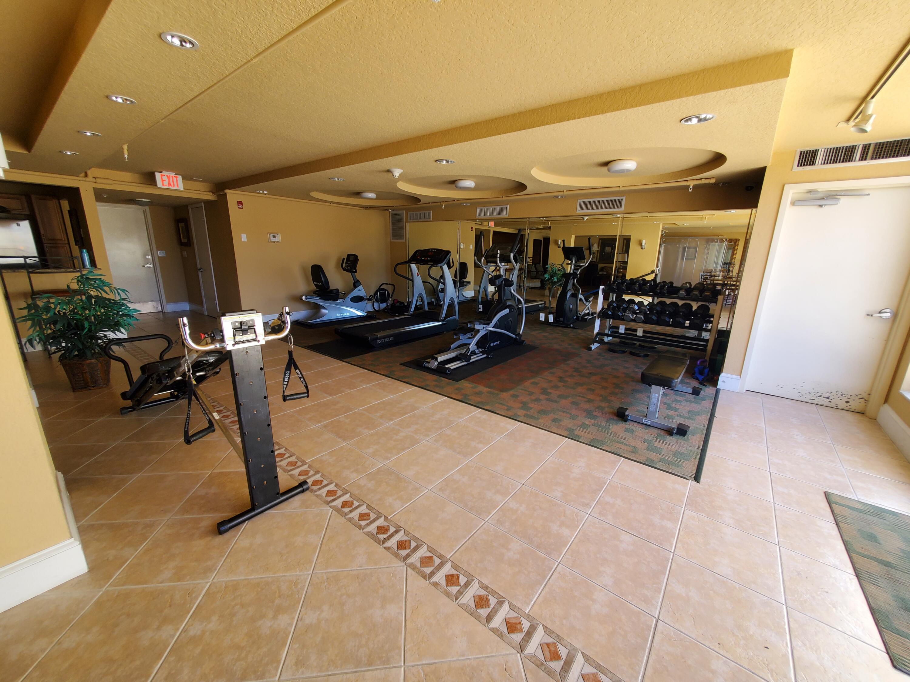 1000 Spanish River Road, Unit 4K Boca Raton, FL 33432 - Photo 19 of 22 fitness center
