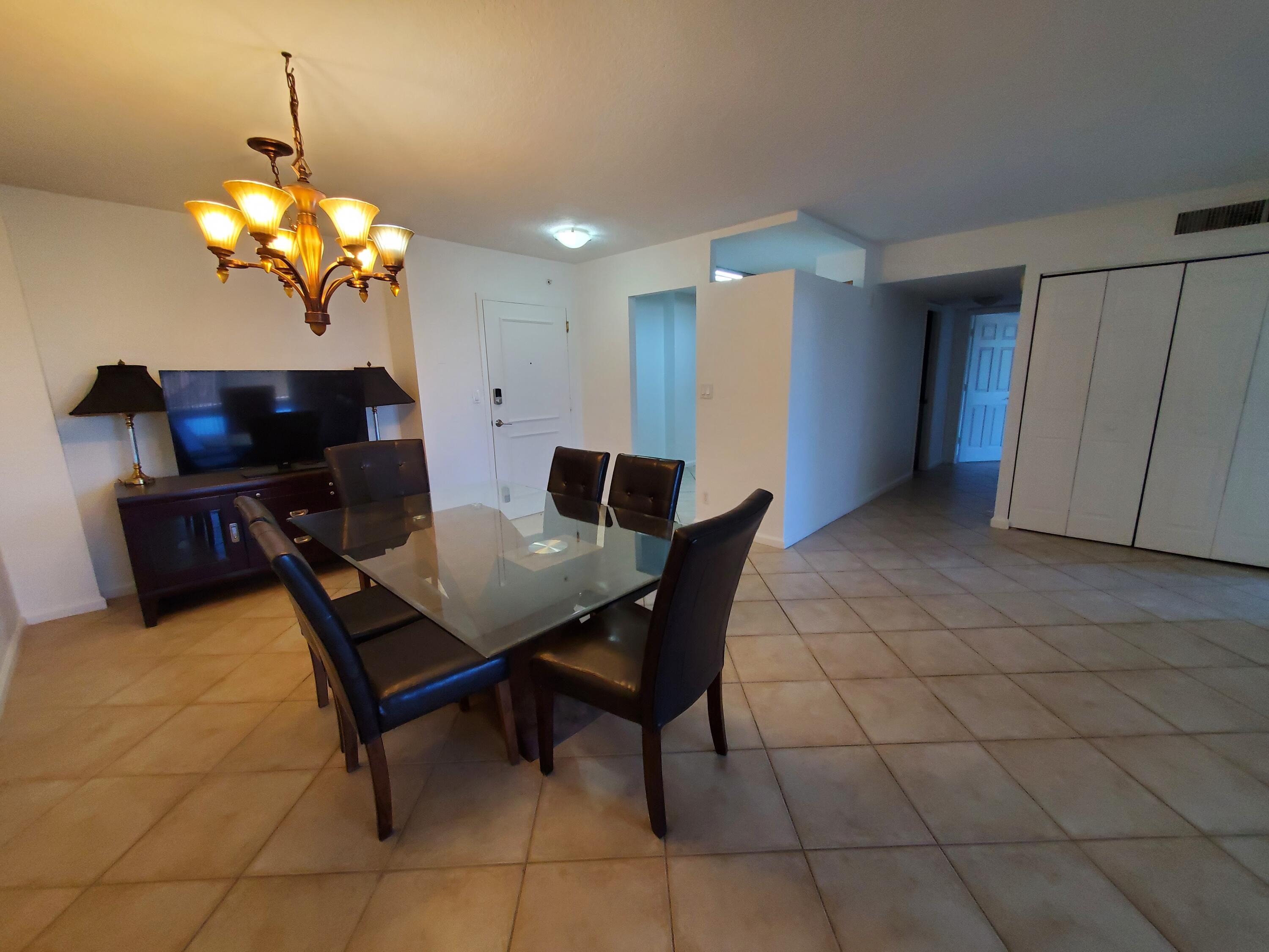 1000 Spanish River Road, Unit 4K Boca Raton, FL 33432 - Photo 4 of 22 dining room
